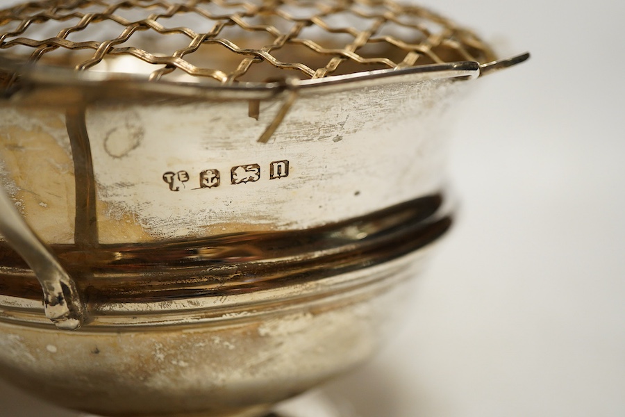 A George V silver rose bowl Birmingham, 1912, Thomas Edward Atkins, height 13.5cm., weight approx. 10.01ozt